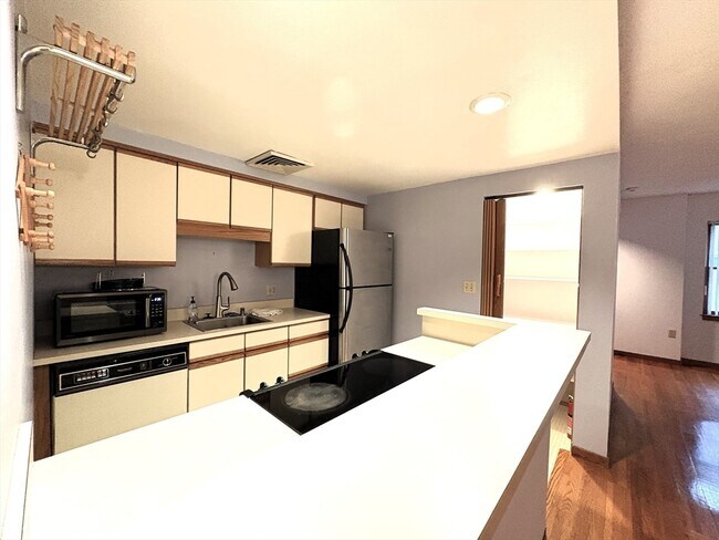 Foto del edificio - 28 Parkman St