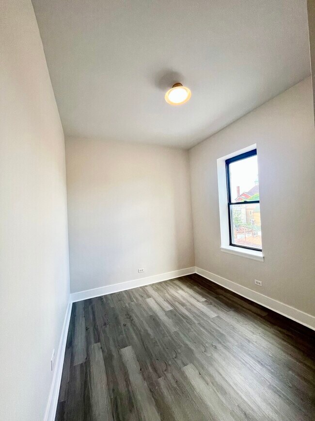 Building Photo - 2258 S Sacramento Ave