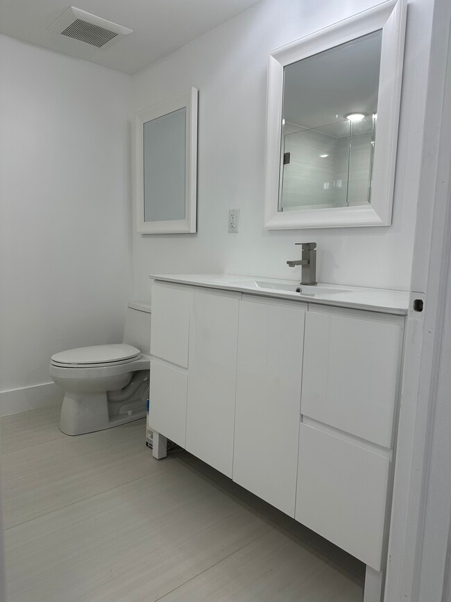 Foto del edificio - 9367 Fontainebleau Blvd