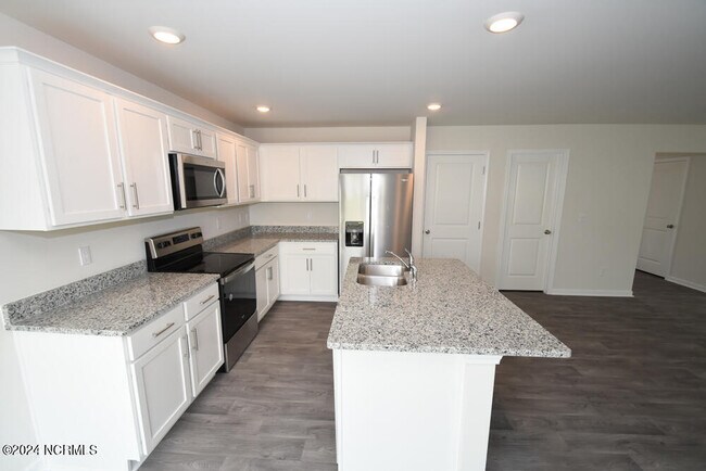 Building Photo - 1196 Fowler Dr