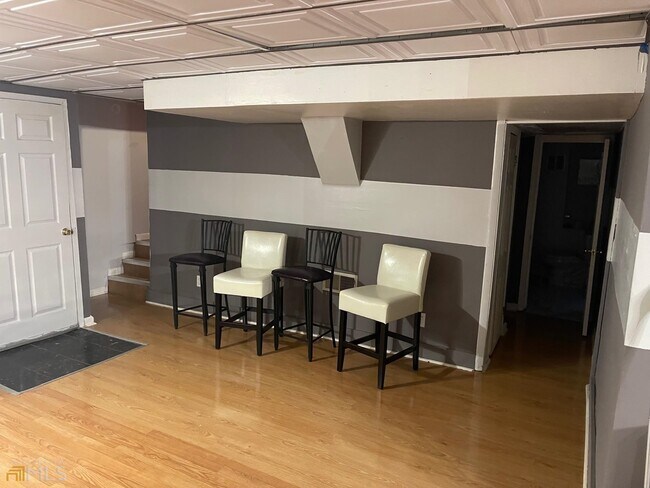 Foto del edificio - 471 Larchmont Cir NW