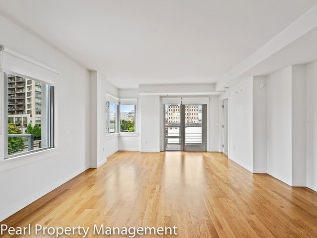 Photo - Waterfront Pearl - 1 bed/1.5 bath/den sw corner unit with parking/2 balconies/river view/most uti... Apartment