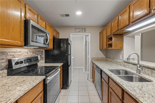 Foto del edificio - 408 Warm Springs Cir