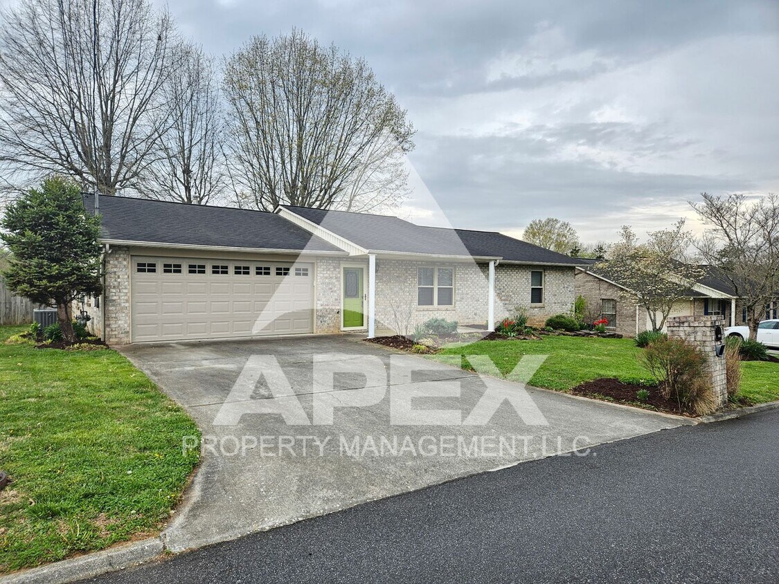 Primary Photo - Beautiful 3 Bd/2 Ba Brick Single Family Ho...
