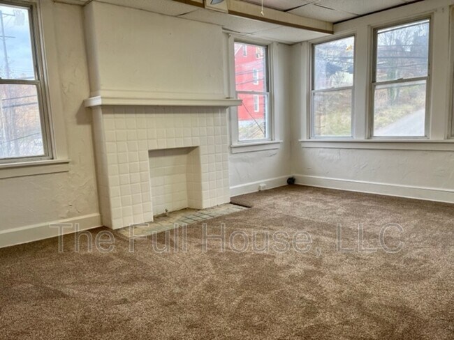 Building Photo - 1300 Braddock Ave