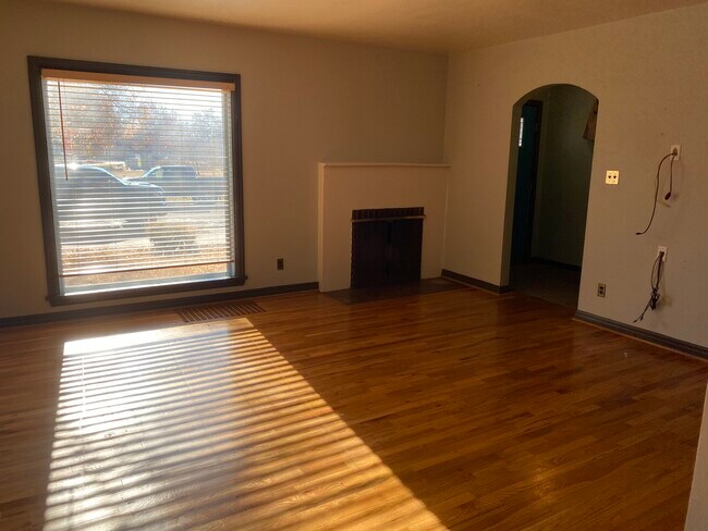 Building Photo - 1910 W Jefferson St