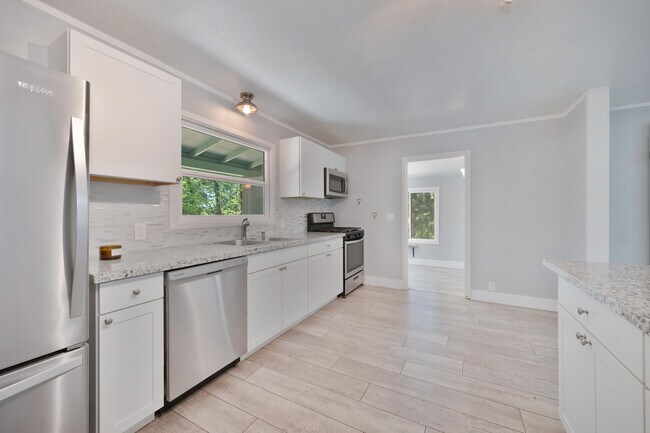 Building Photo - 14492 Meadow Dr