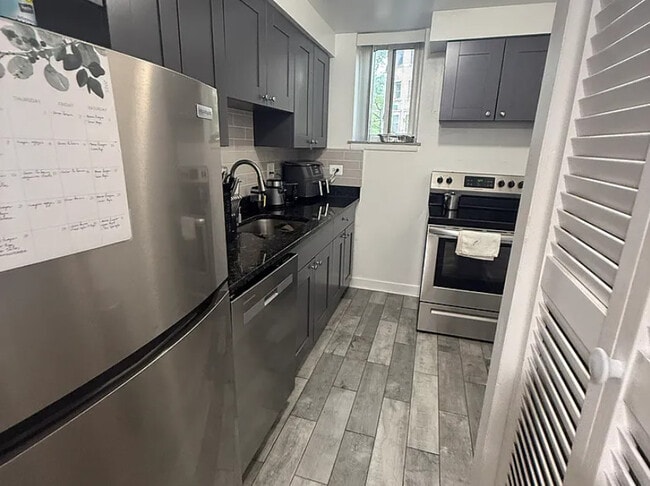 Building Photo - 3815 N Pine Grove Ave