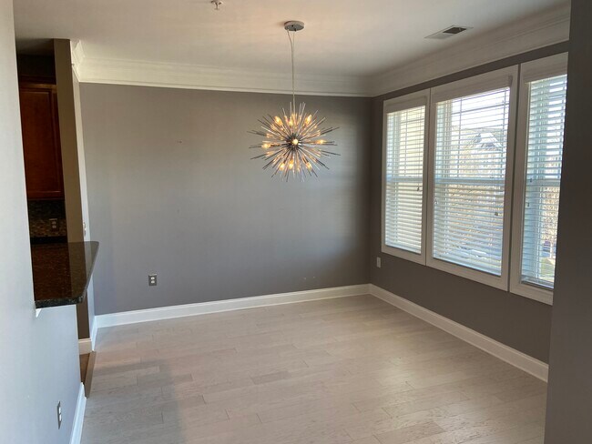 Dining - 1401 Coopershill Dr