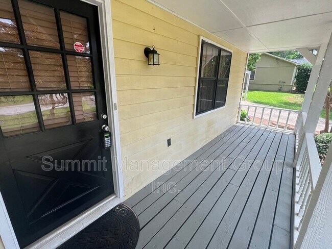 Photo - 916 Curry Cir SE House