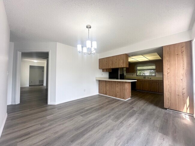 Building Photo - 107 Maplewood Dr