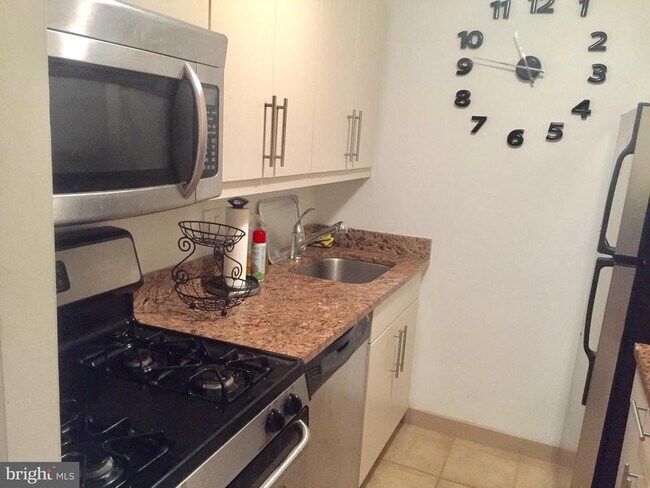 Foto del edificio - 219-29 S 18th St