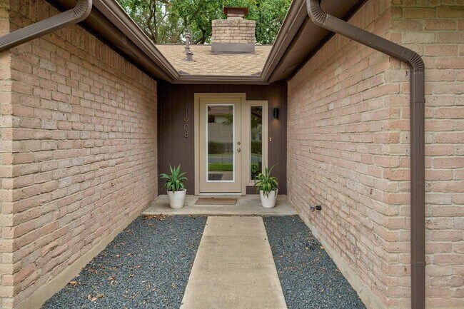 Building Photo - 11908 Swallow Dr