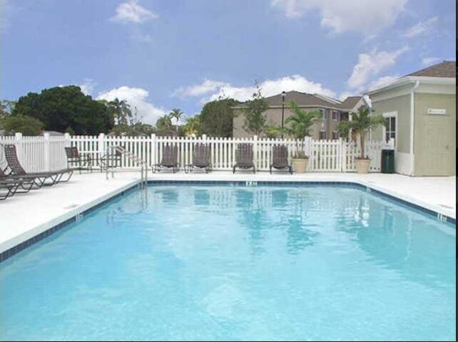 Otro - La Mirada Gardens Apt