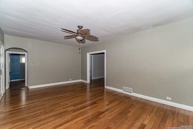 Foto del edificio - 1542 W Magnolia Ave