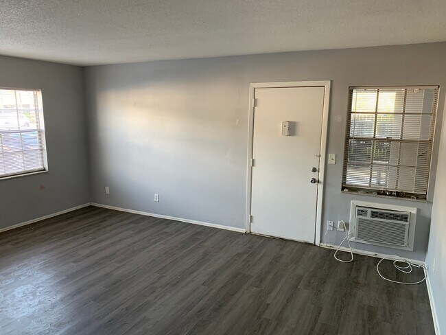 Foto del edificio - 1 Bed/1 Bath - Unit 206