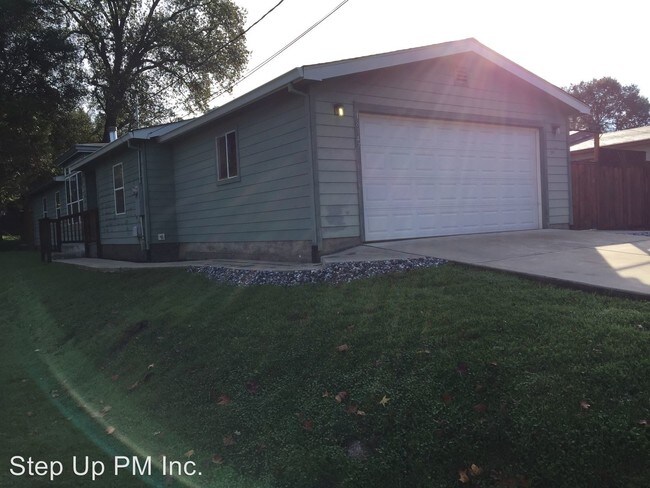 Building Photo - 18147 6th Ave