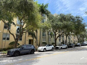 Building Photo - 630 S Sapodilla Ave