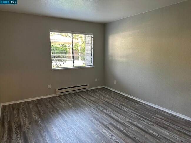 Building Photo - 100 Kinross Dr