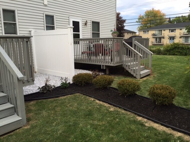 Large quite yard with decks - 25 Roosevelt Ave