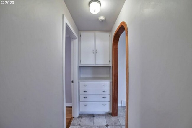 Building Photo - 11054 SW 61st Ave
