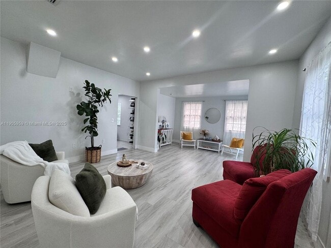 Foto del edificio - 6159 SW 22nd St