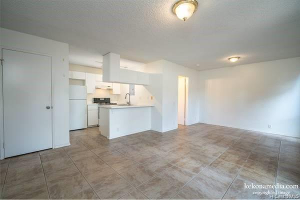 Building Photo - 91-1059 Puamaeole St