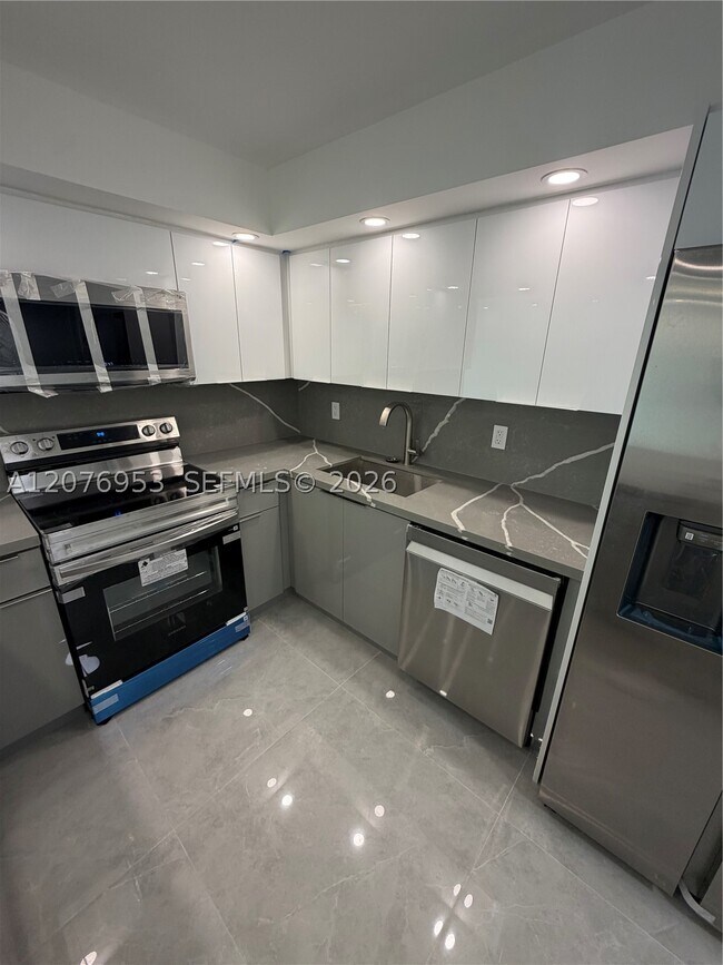 Foto del edificio - 801 Three Islands Boulevard