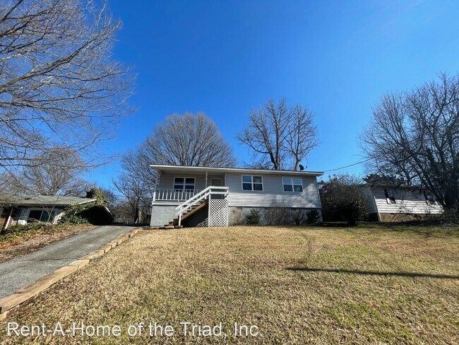Foto del edificio - 3 br, 1 bath House - 818 Waugh Street