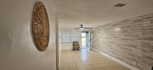 Foto del edificio - 334 Oleander Way