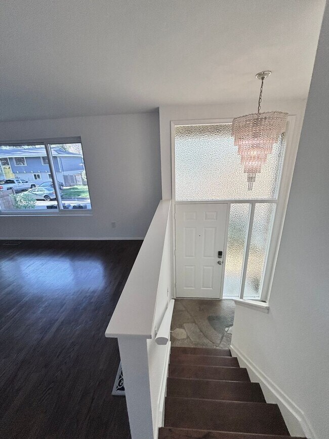 Foto del edificio - Gorgeous 4-Bd House | Huge Deck, Huge Fenced Yard, & Bonus Room!