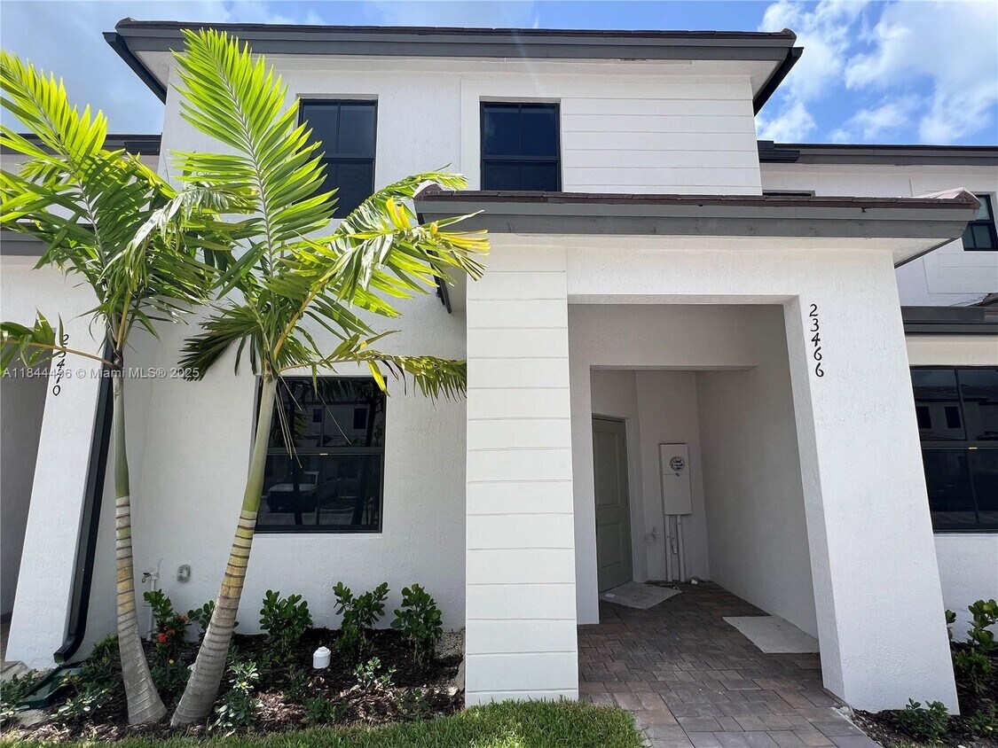 Foto principal - 23466 SW 127th Pl