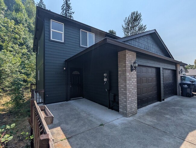 Foto del edificio - 3-Bedroom, 1.5-Bath Duplex In The Thurston Area of Springfield!