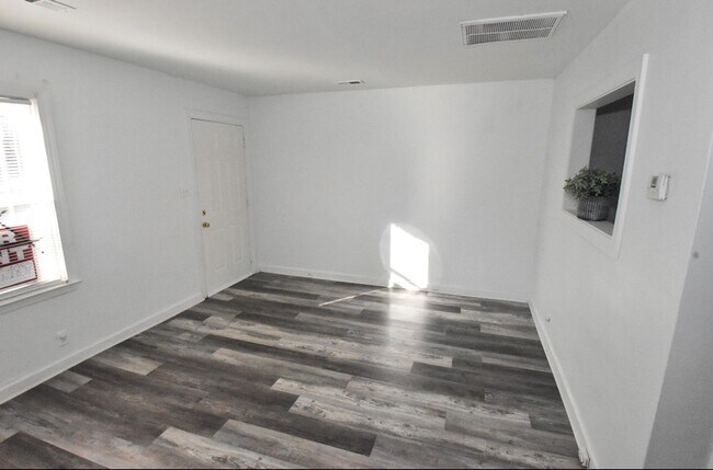 Foto del edificio - 2120 Kennesaw Dr