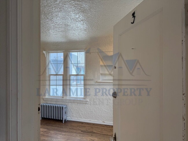 Building Photo - 407 S 5th St