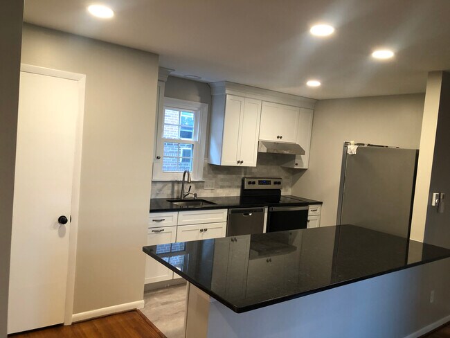Brand new kitchen, Kraft Maid cabinets, all new appliances - 1329 Richards Aly