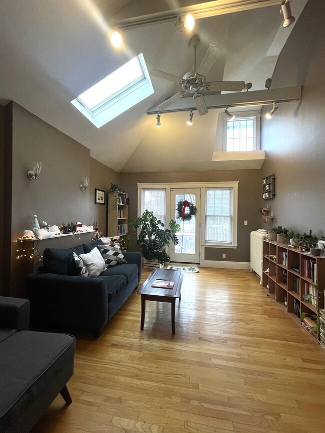 Building Photo - 16 Halifax St