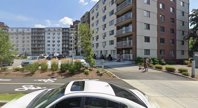 Building Photo - 131 Coolidge Ave