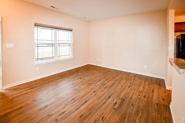 Building Photo - 324 Falling Water Ln SW