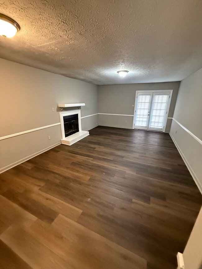 Building Photo - 118 Creekwood Ave