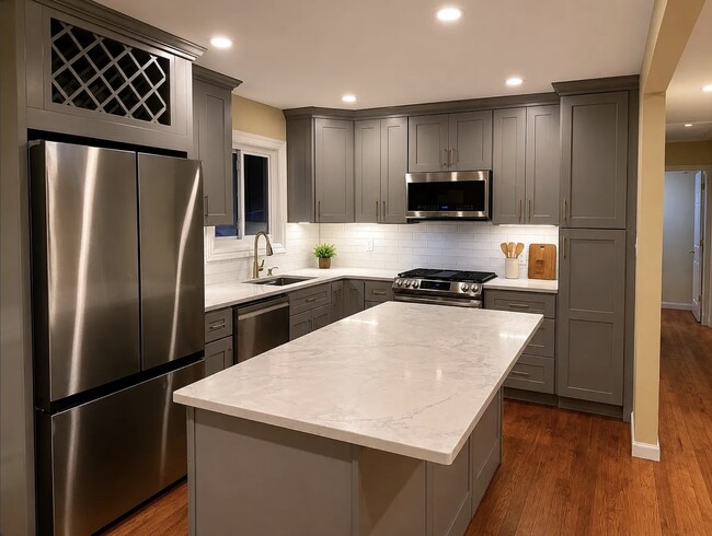Building Photo - 289 Great East Neck Rd