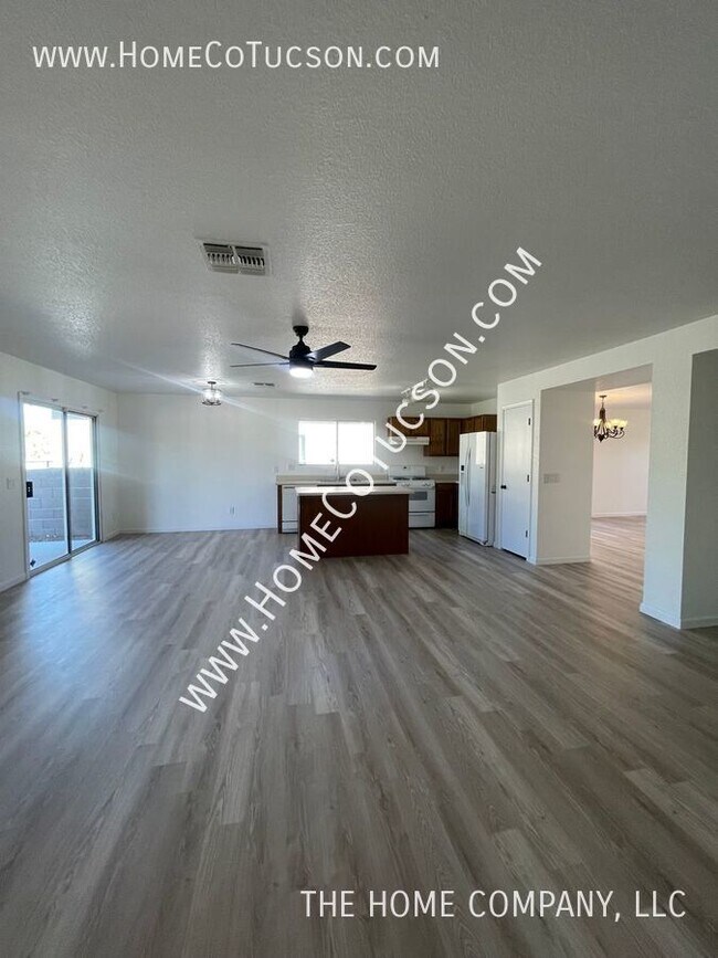 Building Photo - 9403 E GRAPEVINE SPRING PL- Beautiful thre...