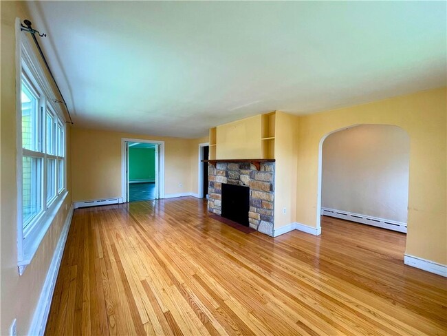 Building Photo - 54 Durfee Rd