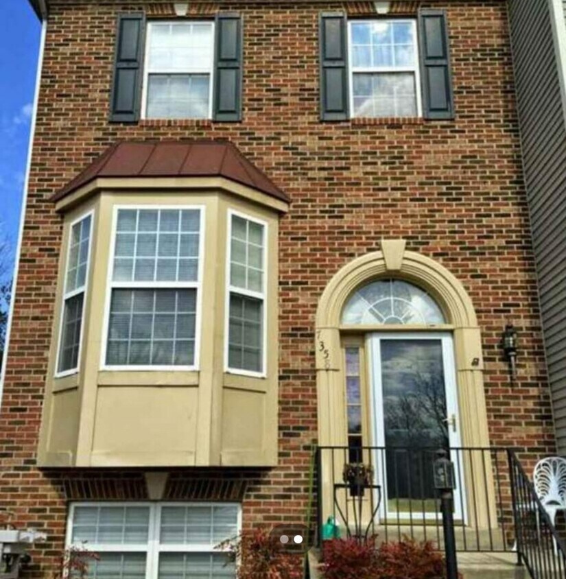 End Unit TH - 7358 Old Pohick Way