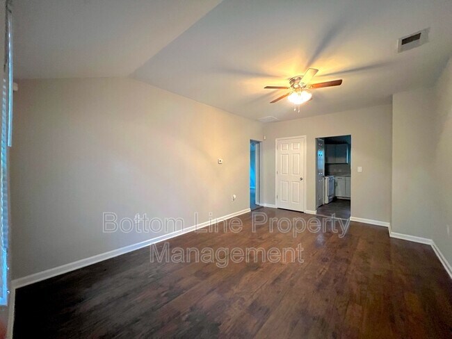 Foto del edificio - 2633 Kenhill Dr
