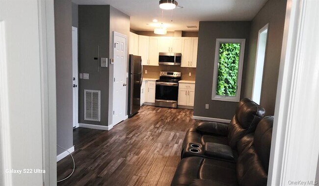 Foto del edificio - 148 E Park Ave