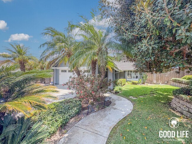 Foto del edificio - SD: Stunning 4BD/3BA Home in Vista with Panoramic Views, Private Balcony & Large Yard