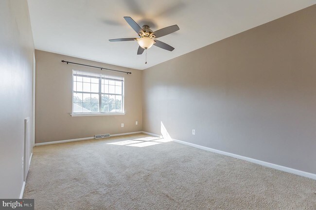 Building Photo - 5033 E Woodmill Dr