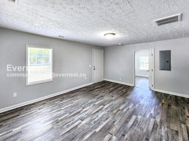 Foto del edificio - 306 Walker Dr