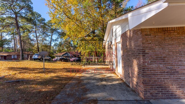 Building Photo - 3119 Fontaine Dr